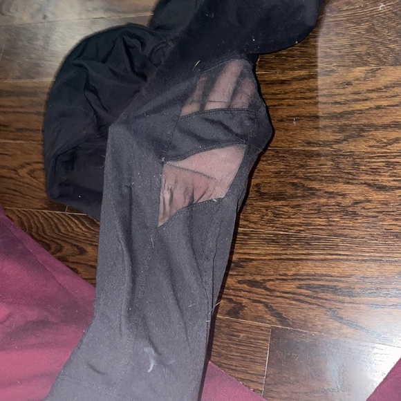 ♡PINK Ultimate capris - Picture 3 of 5